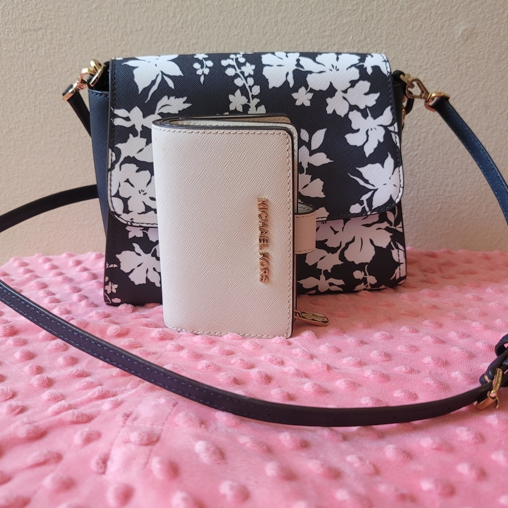 Michael Kors crossbody bag and wallet - Picture 7 of 13